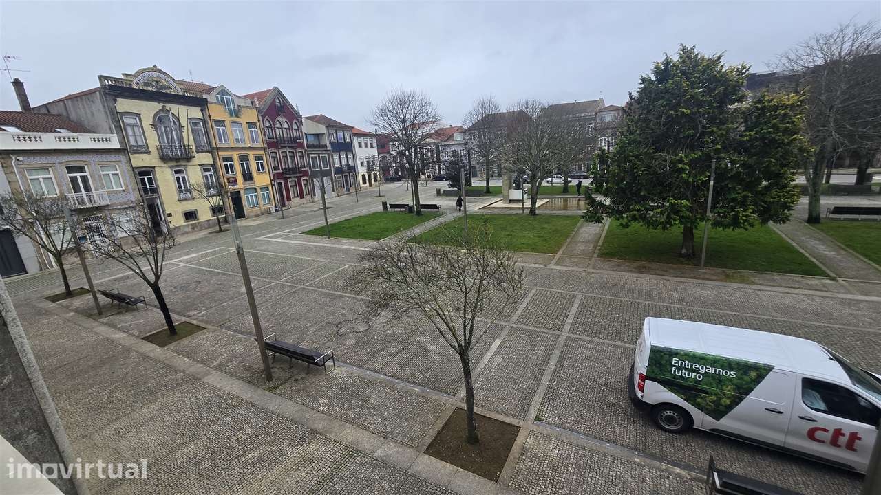 Escritório na Praça do Almada, por cima da CGD - Grande imagem: 3/60