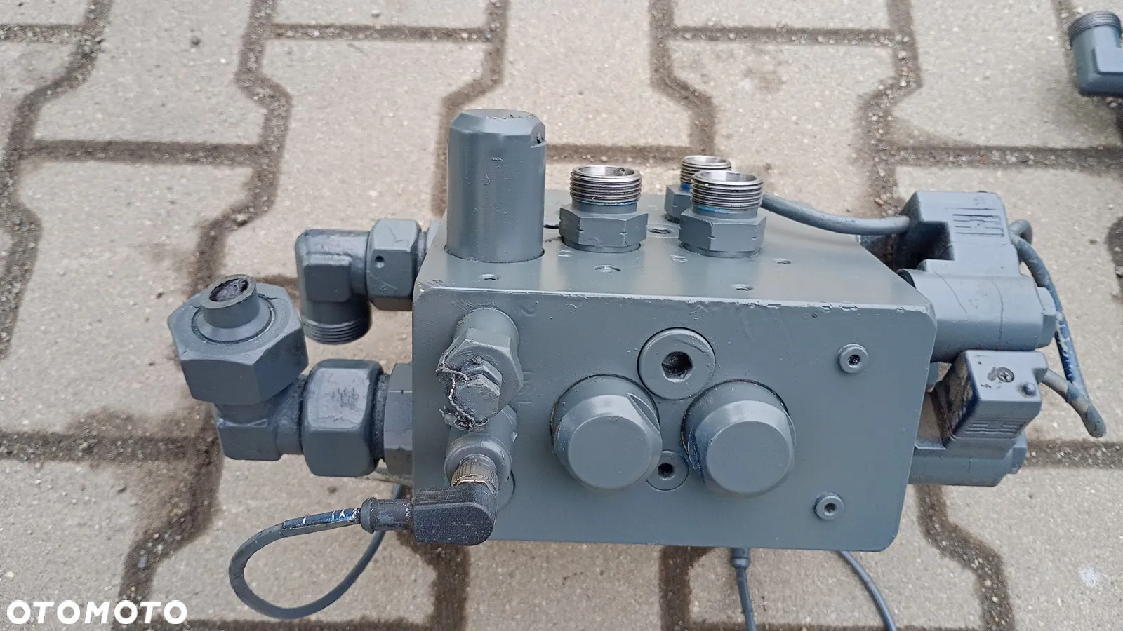 FV.  AV 58860 ROZDZIELACZ HYDRAULICZNY BUCHHOLZ AV58860 0400014620 ZOELLER Medium XL - 4