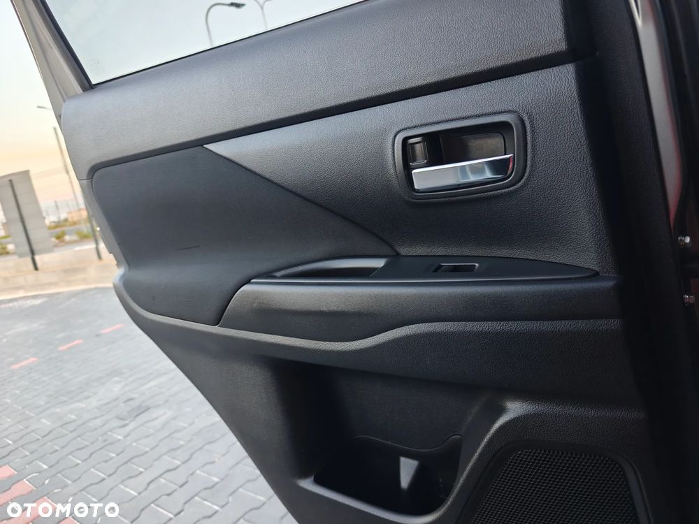 Mitsubishi Outlander 2.2 DI-D 2WD Invite - 34