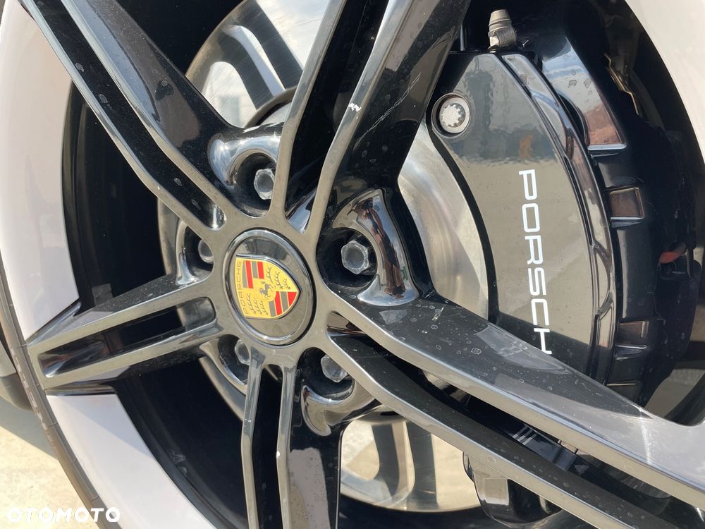 Porsche Taycan Turbo - 20