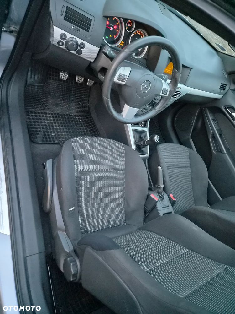 Opel Astra 1.9 CDTI DPF Sport - 11
