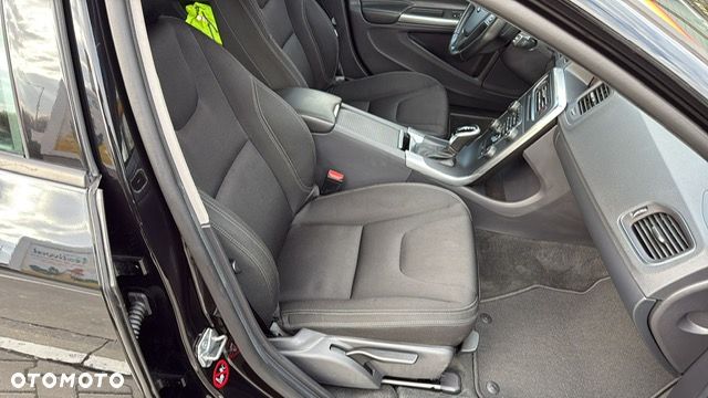 Volvo V60 D3 Geartronic Momentum - 29