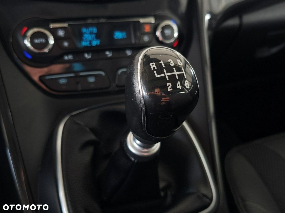 Ford Kuga - 24