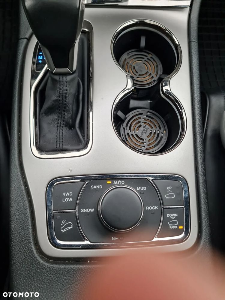 Jeep Grand Cherokee - 15