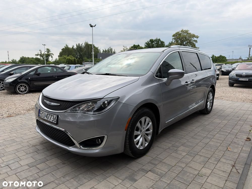 Chrysler Pacifica - 10