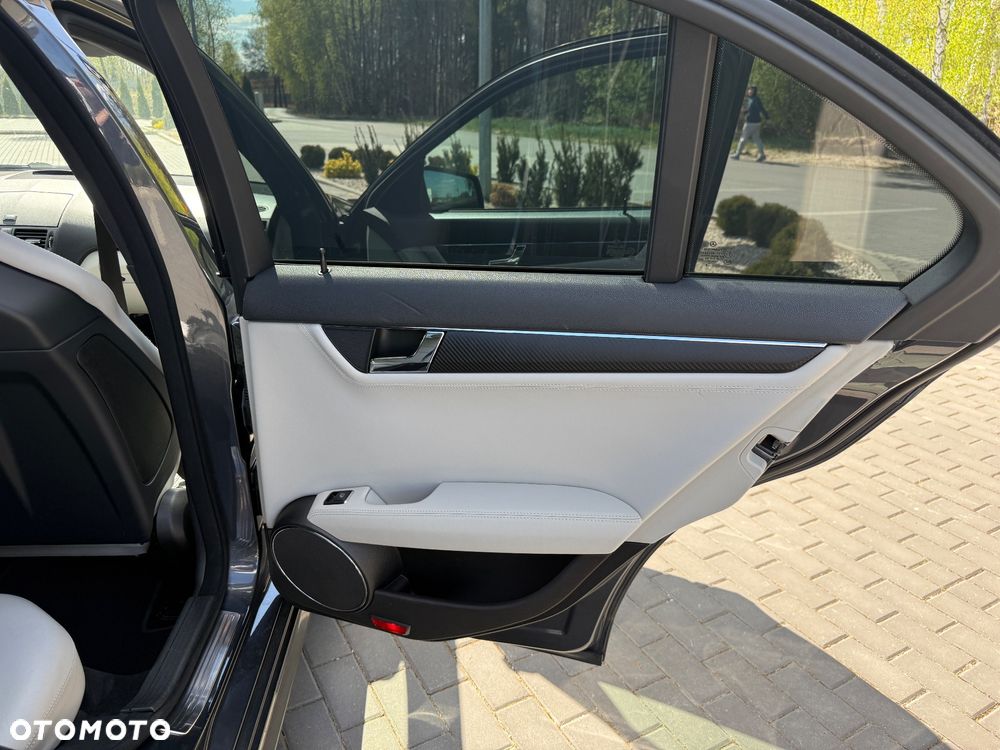 Mercedes-Benz Klasa C 63 AMG 7G-TRONIC SPORT EDITION - 30