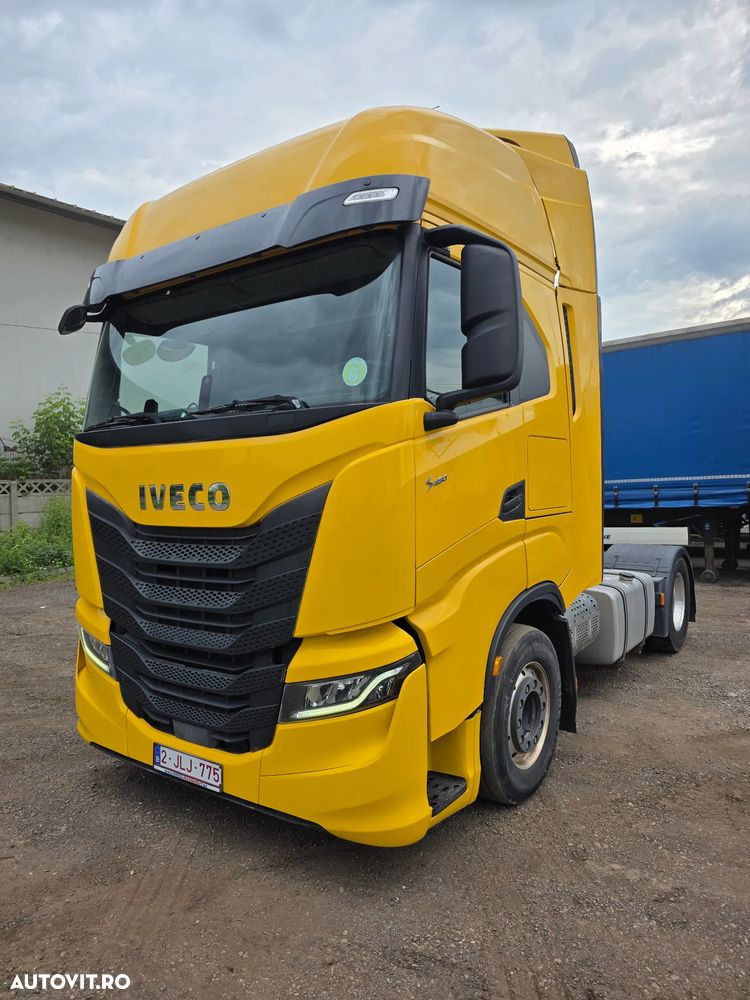 Iveco Stralis Hi-Way - 1