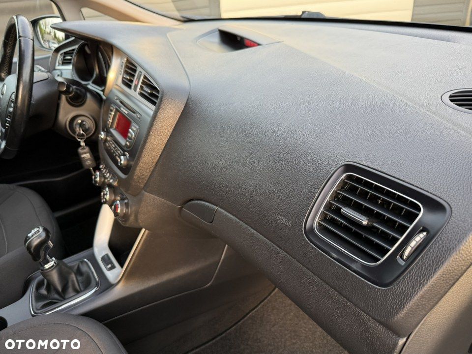 Kia Ceed 1.6 GDI Dream Team Edition - 31