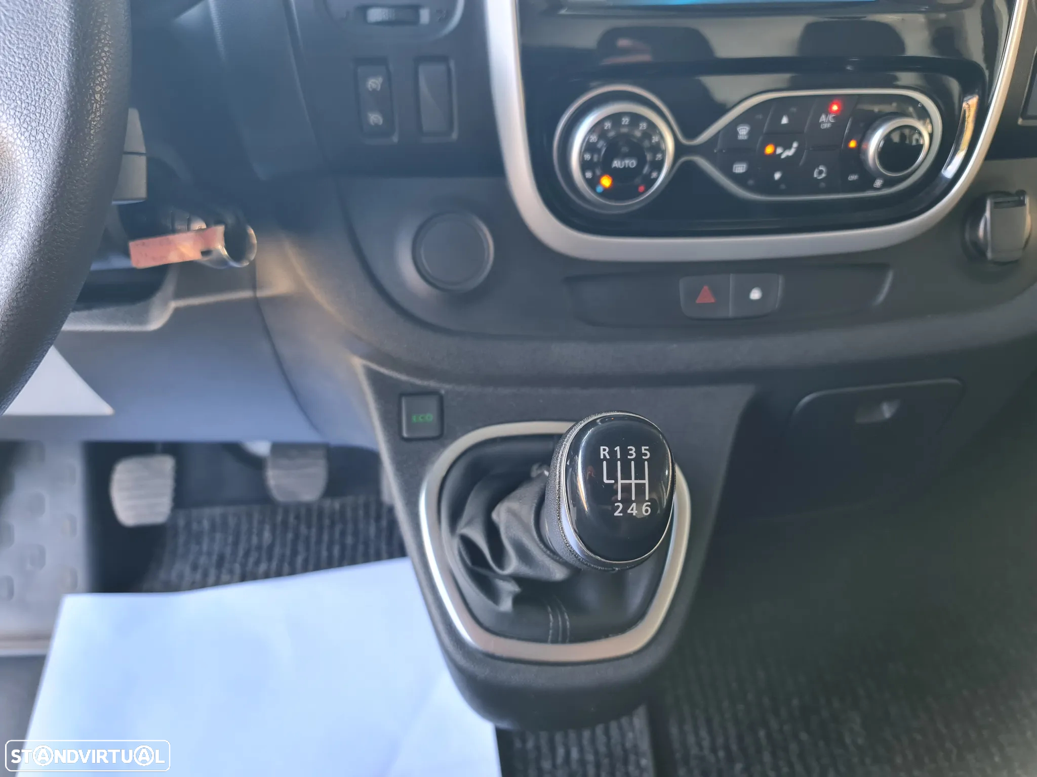 Renault TRAFIC 2.0 Dci 120CV * Câmera/ GPS/ AC/ IVA DEDUTÍVEL * - 25