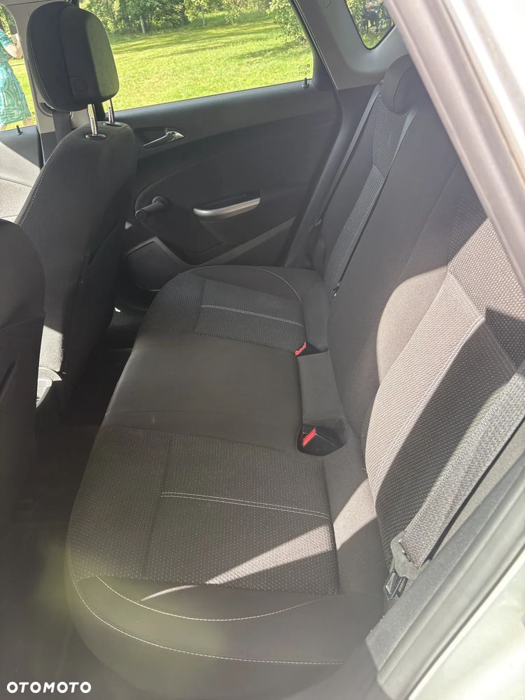 Opel Astra 1.4 T Essentia - 8