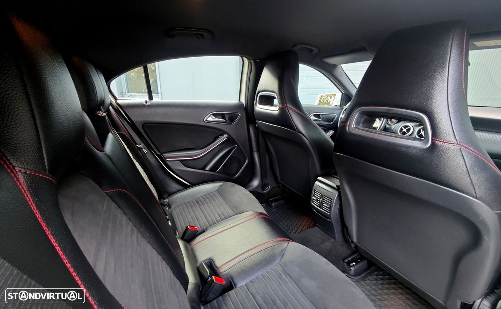 Mercedes-Benz A 180 d AMG Line - 16