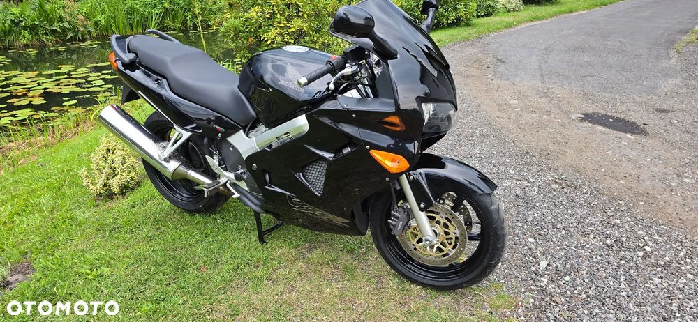 Honda VFR - 2