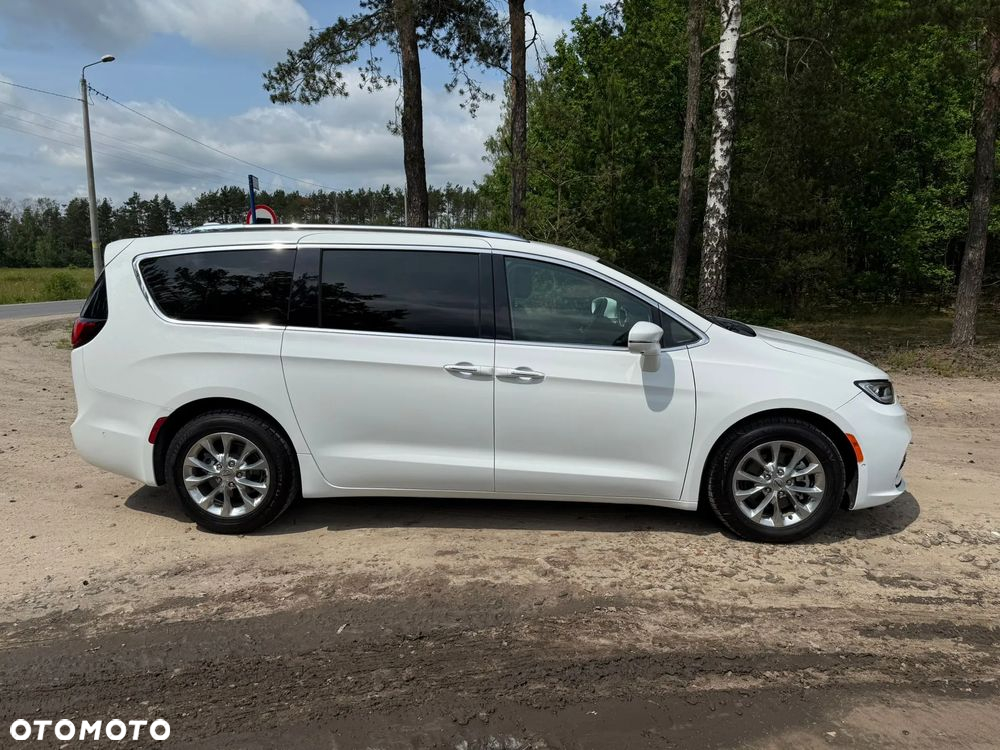 Chrysler Pacifica - 6