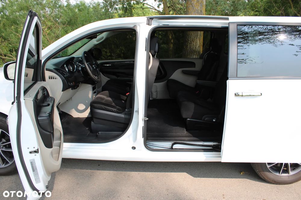 Dodge Grand Caravan - 17