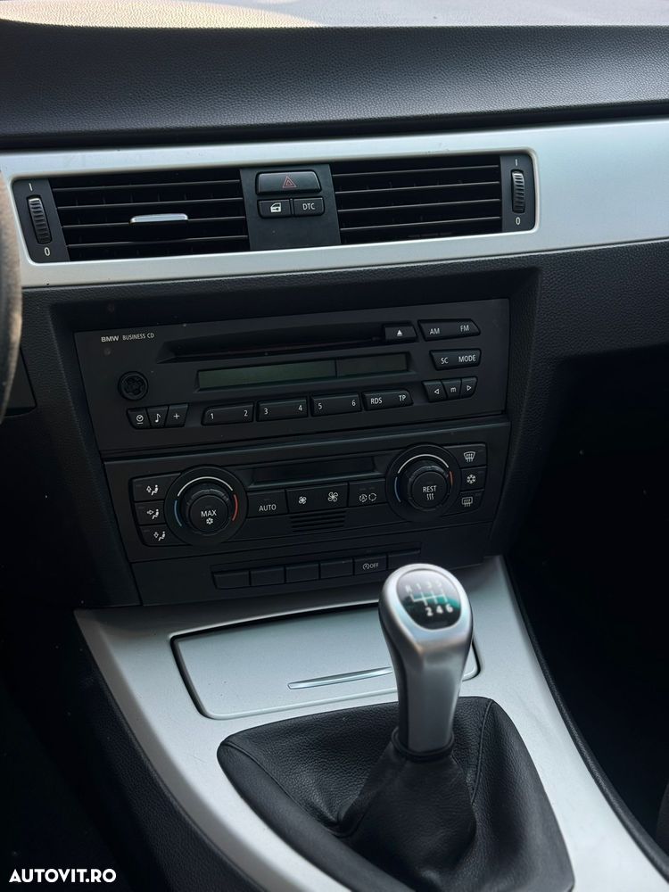 BMW Seria 3 318i - 35