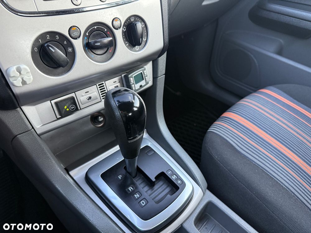 Ford Focus 1.6 16V Sport - 10