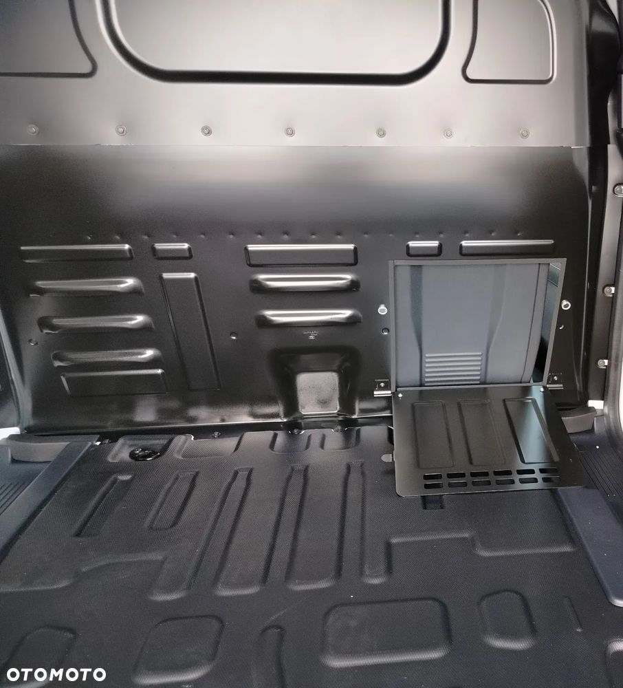 Ford Transit Courier - 8