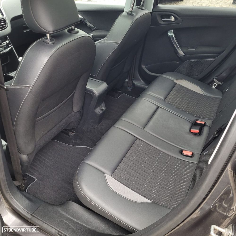 Peugeot 2008 1.2 PureTech Allure - 19