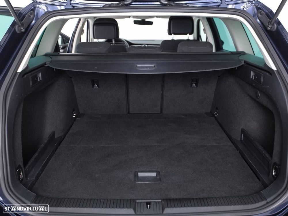 VW Passat Variant - 12