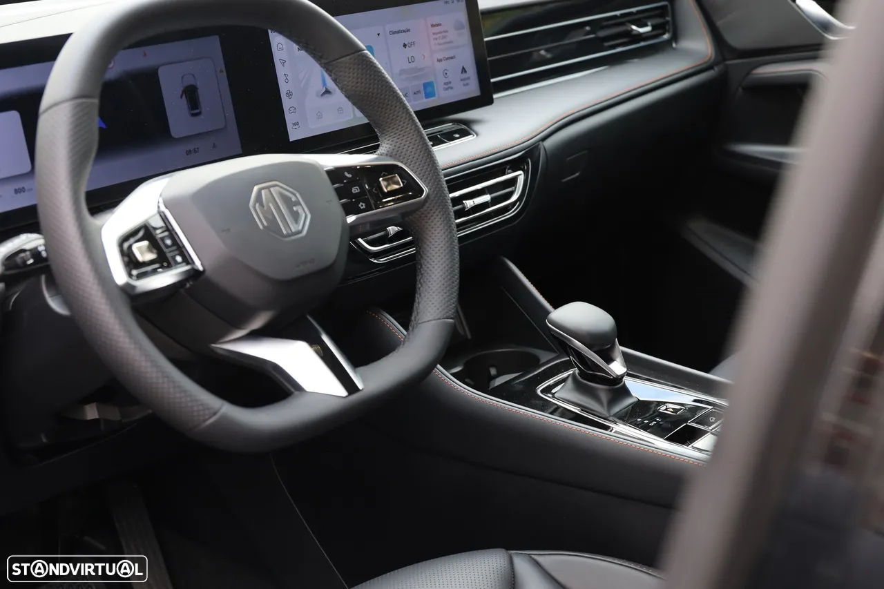 MG HS 1.5 T Luxury AT - 10