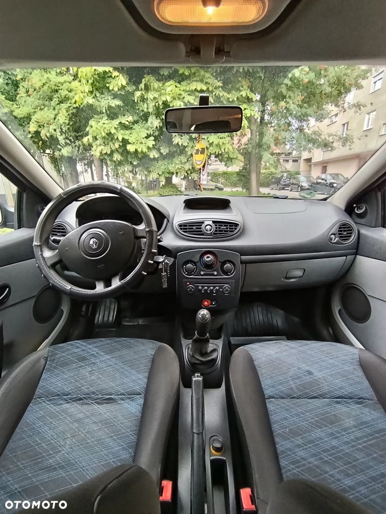 Renault Clio 1.2 16V Authentique - 21