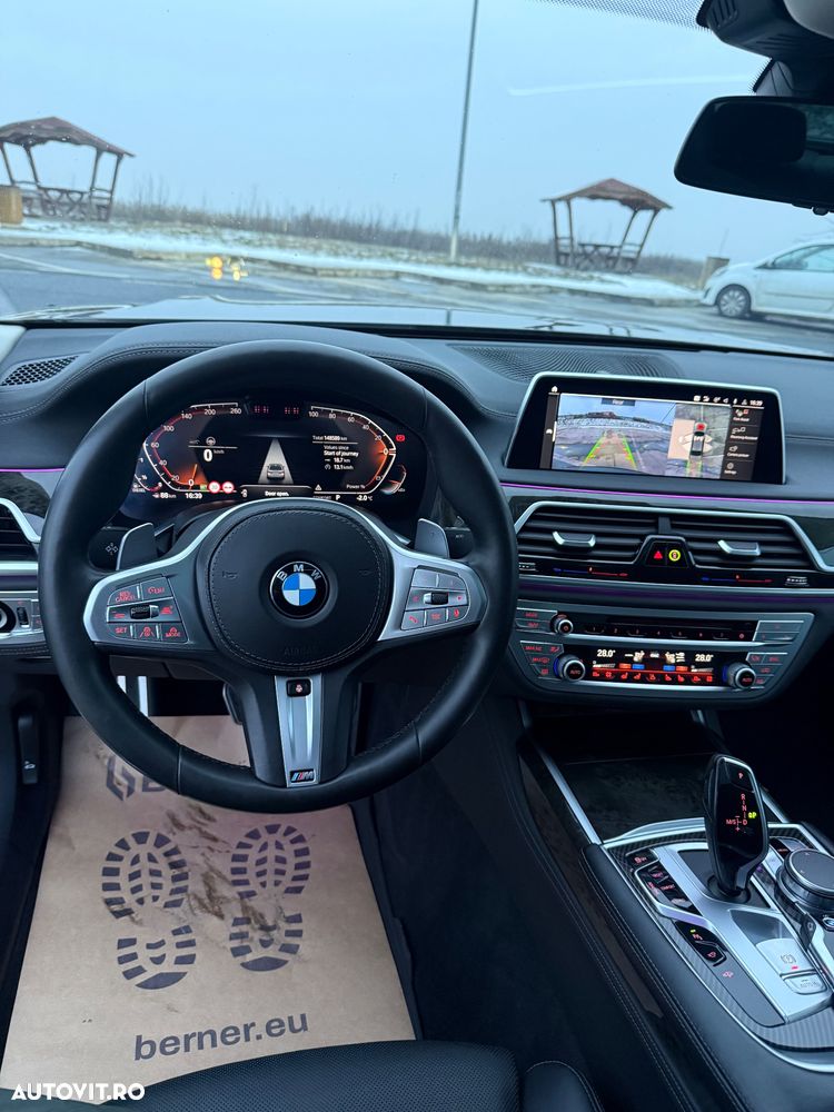 BMW Seria 7 730Ld xDrive MHEV - 36