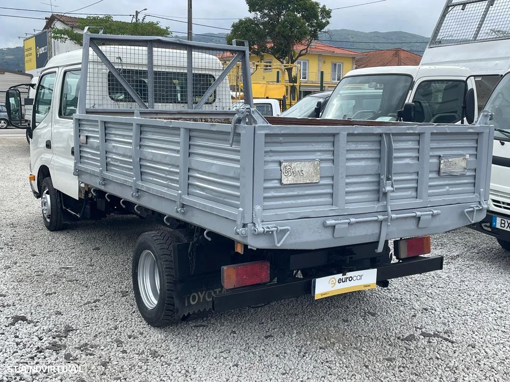 Toyota Dyna 250 2.5D-4D Cab. Dupla c/Báscula - 3