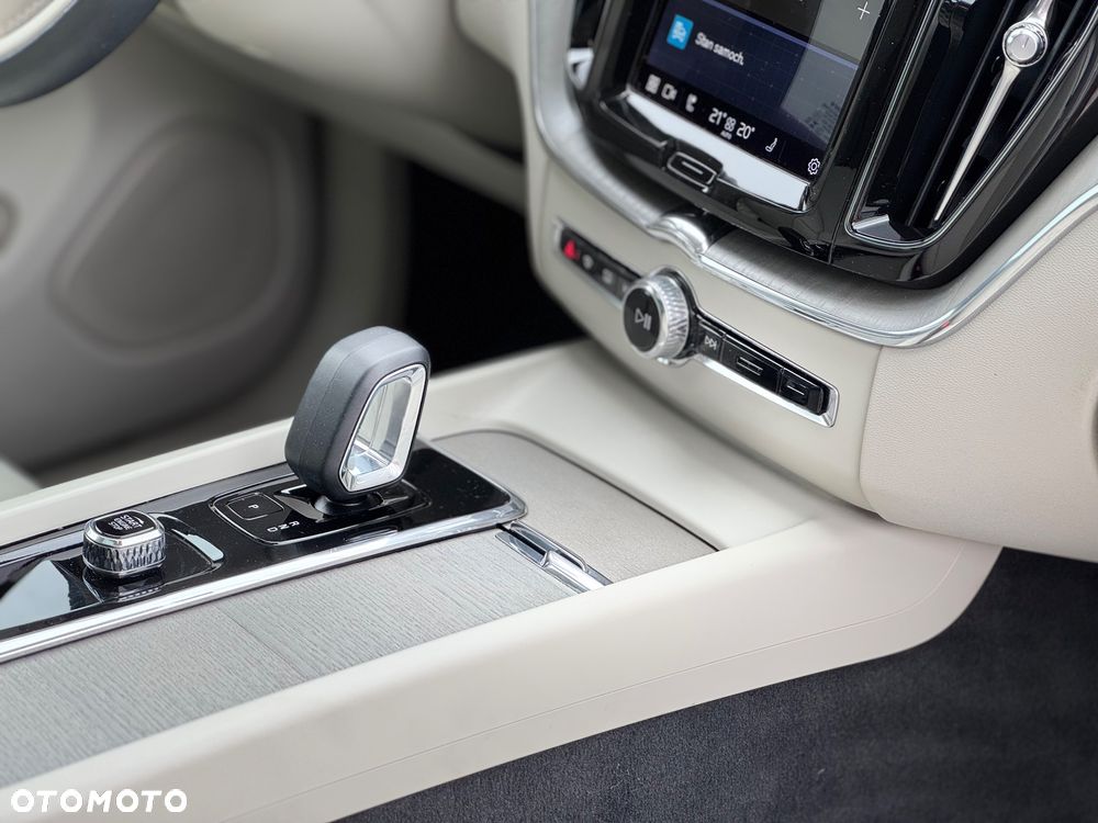 Volvo XC 60 B5 B AWD Plus Bright - 25