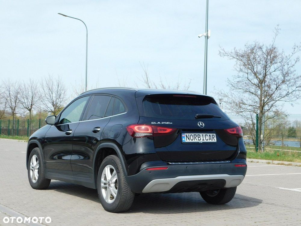 Mercedes-Benz GLA - 6