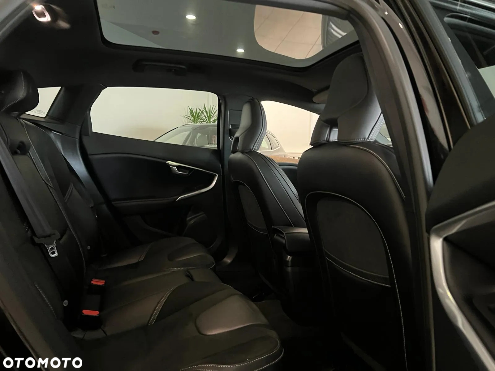 Volvo V40 D3 Geartronic RDesign - 22
