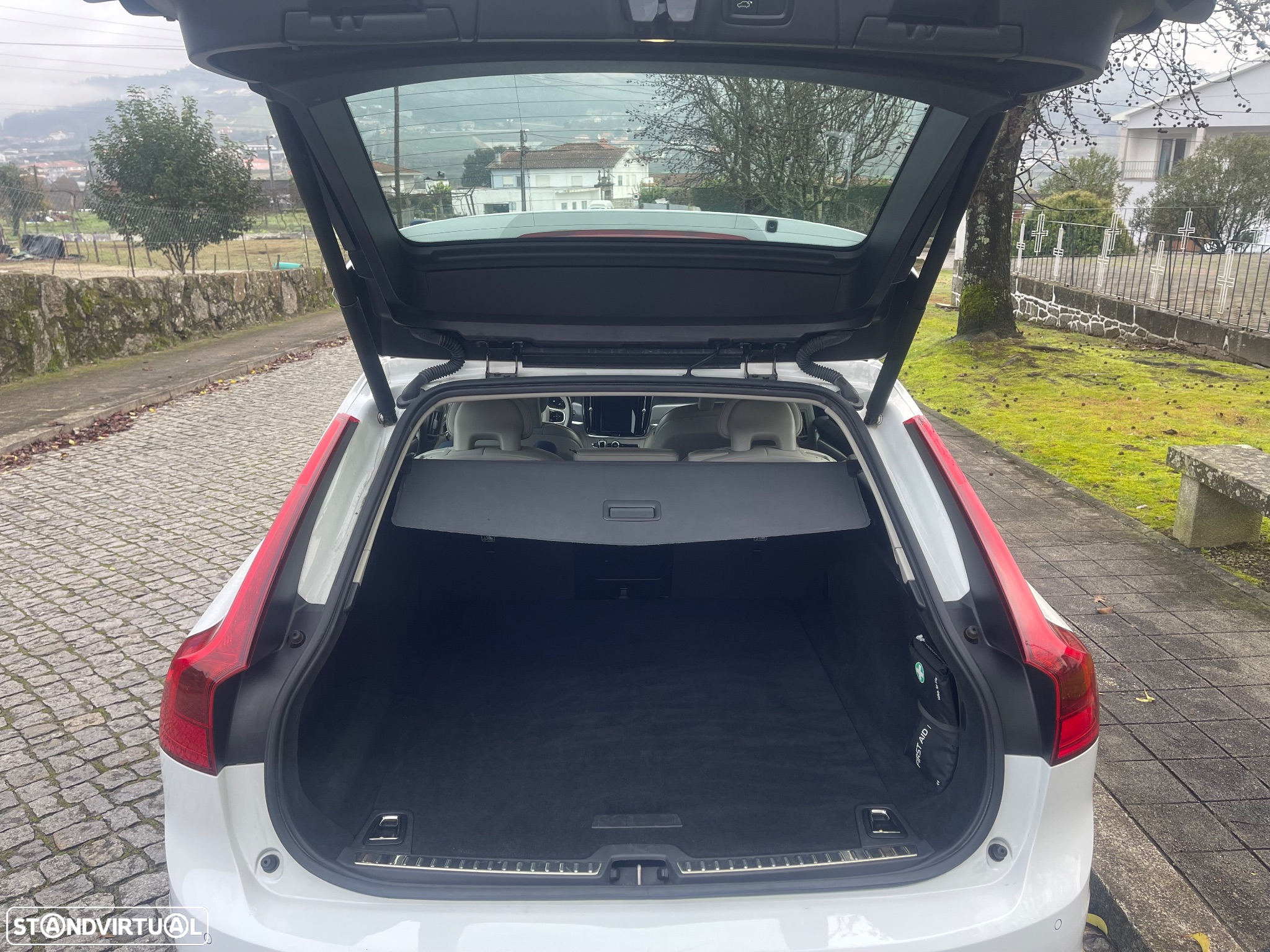 Volvo V90 2.0 D4 Momentum Plus - 9