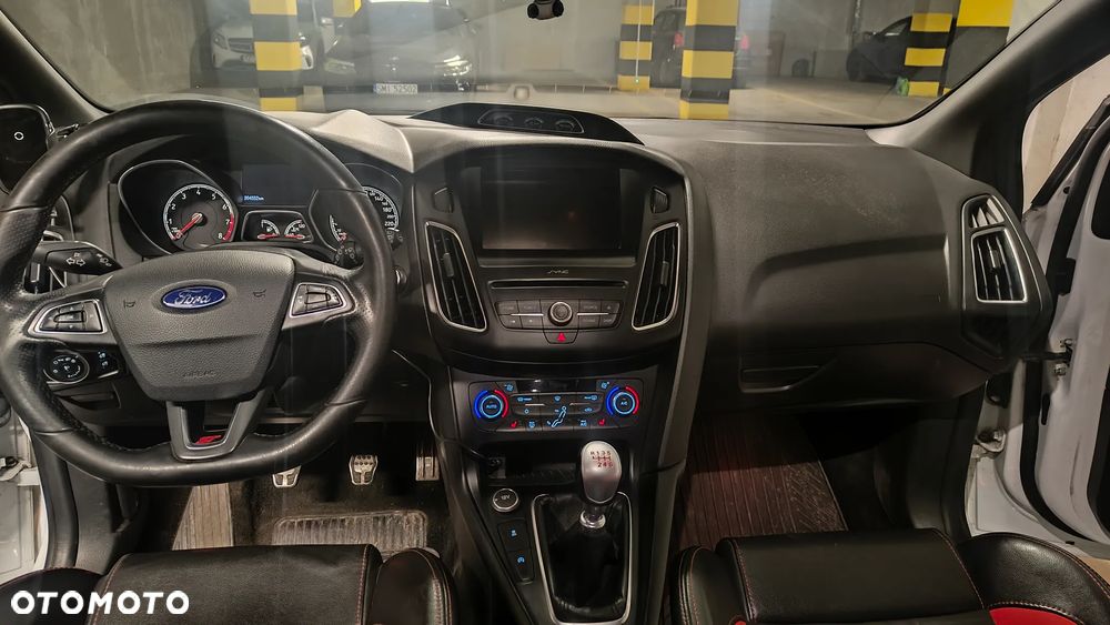 Ford Focus 2.0 EcoBoost ST-2 - 11