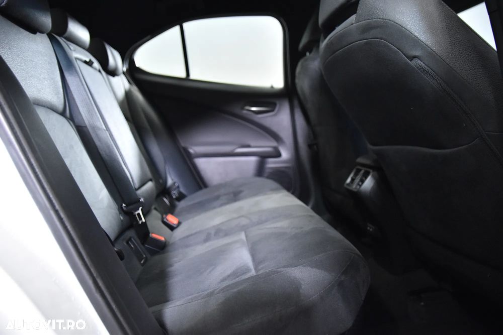 Lexus UX - 13