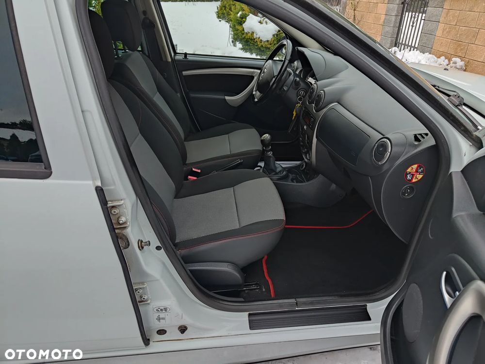 Dacia Duster 1.6 16V 4x4 Prestige - 18