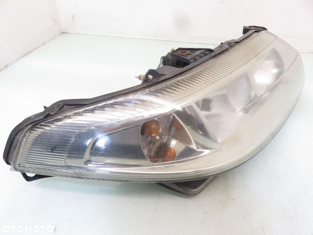 LAMPA PRAWA PRZEDNIA RENAULT LAGUNA II Grandtour 8200002847 89004686 - 8
