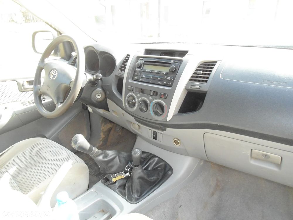 Toyota Hilux 2.5 D-4D DLX - 3