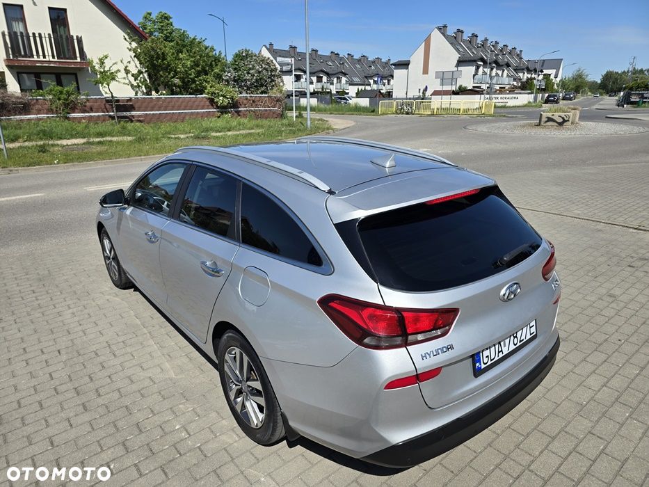 Hyundai i30 1.6 D Premium - 14