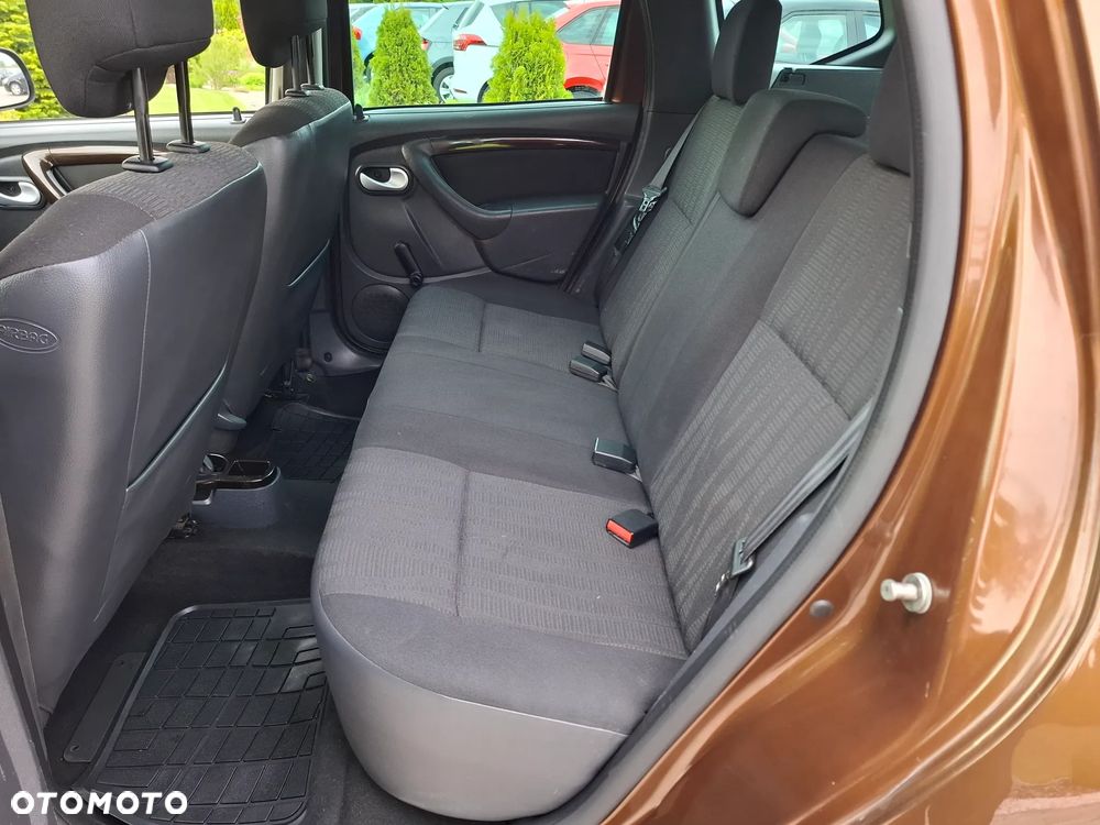 Dacia Duster 1.6 16V 105 4x2 Celebration - 36
