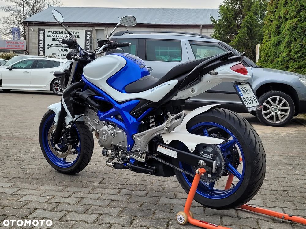 Suzuki Gladius - 15