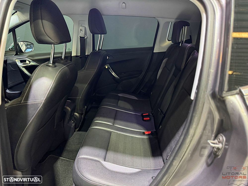 Peugeot 2008 1.6 e-HDi Active - 16