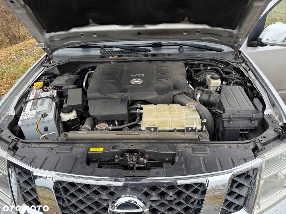 Nissan Navara 3.0 D V6 Platinum Long EU5 - 12