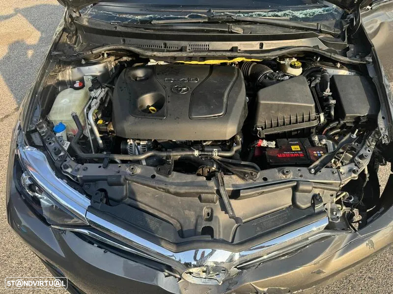 Toyota AURIS 1.4 D-4D de 2017 para peças - 9