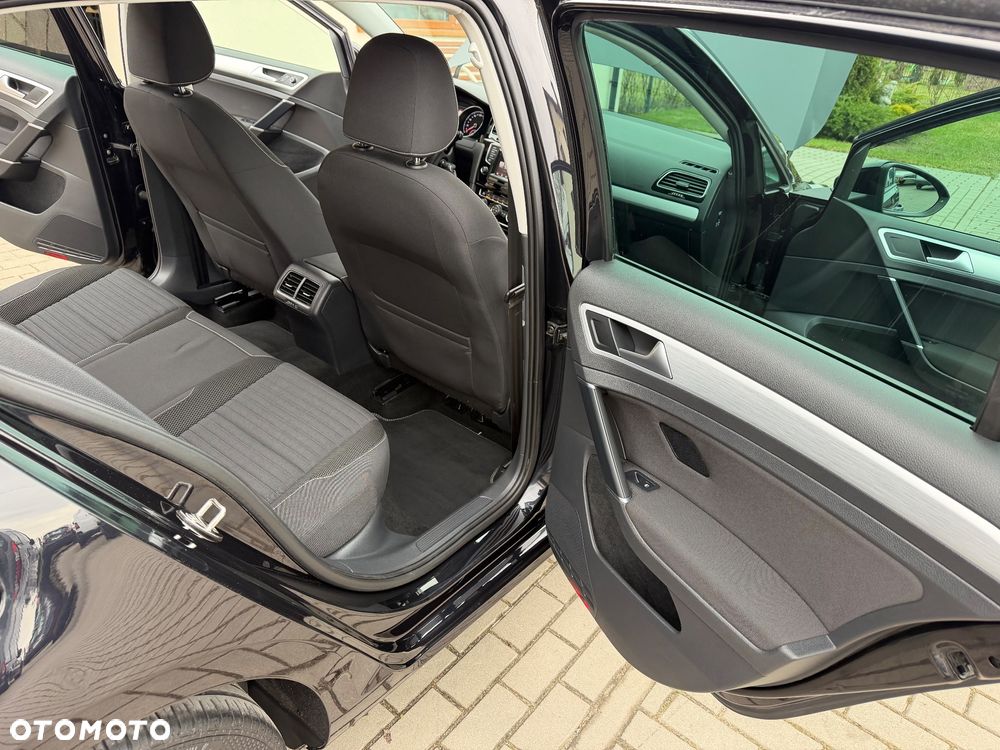 Volkswagen Golf - 38