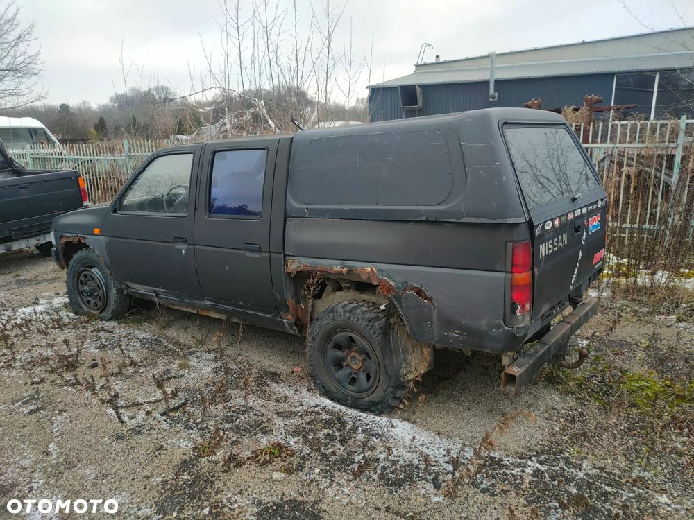 Nissan Pickup - 11