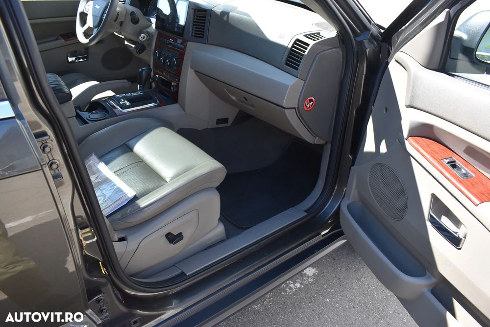 Jeep Grand Cherokee - 19