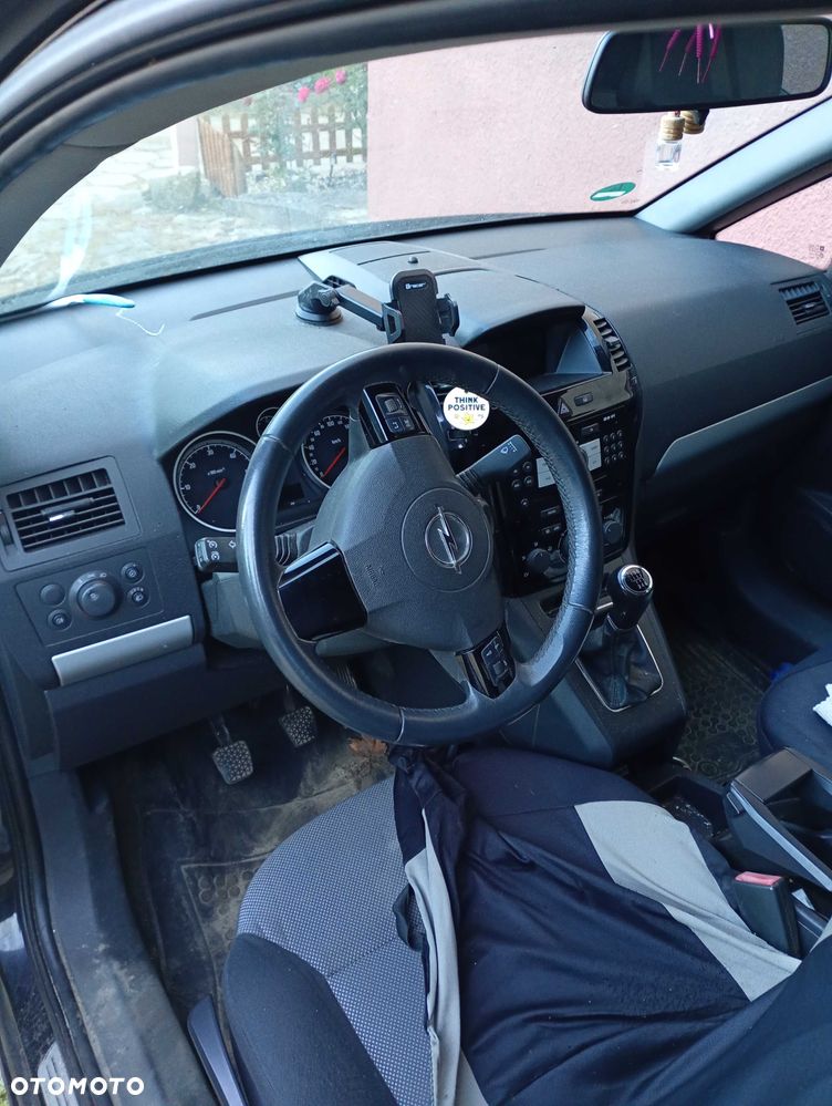 Opel Zafira - 2