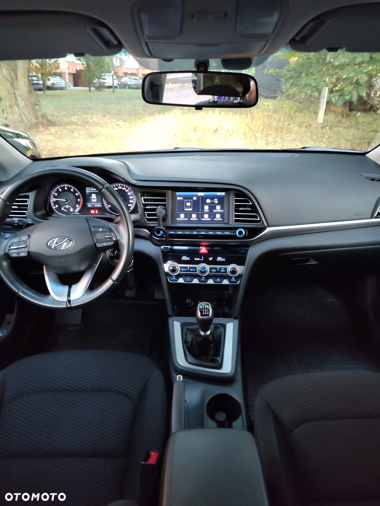 Hyundai Elantra 1.6 Comfort - 8