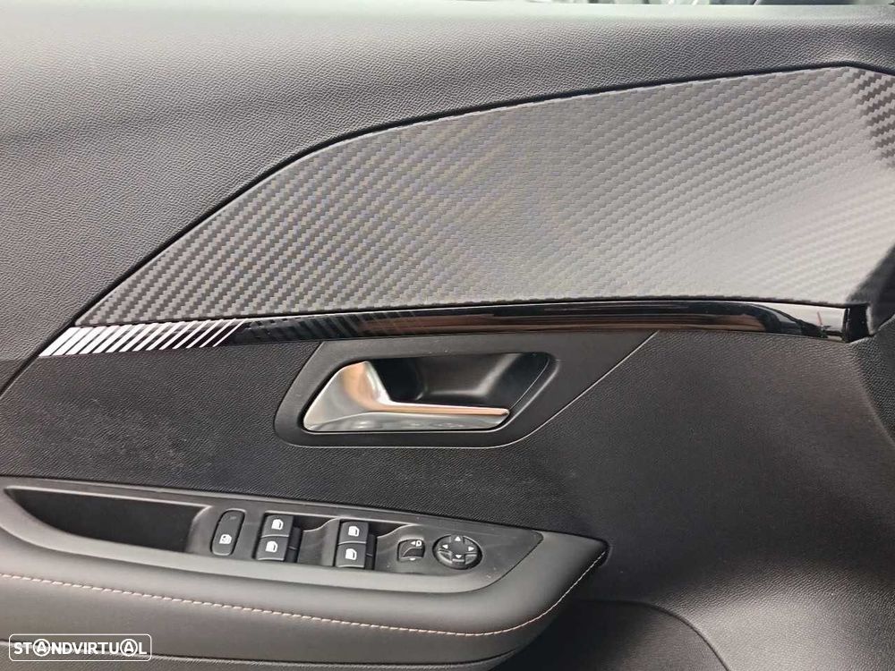 Peugeot 208 1.2 Hybrid Allure e-DCS6 - 12