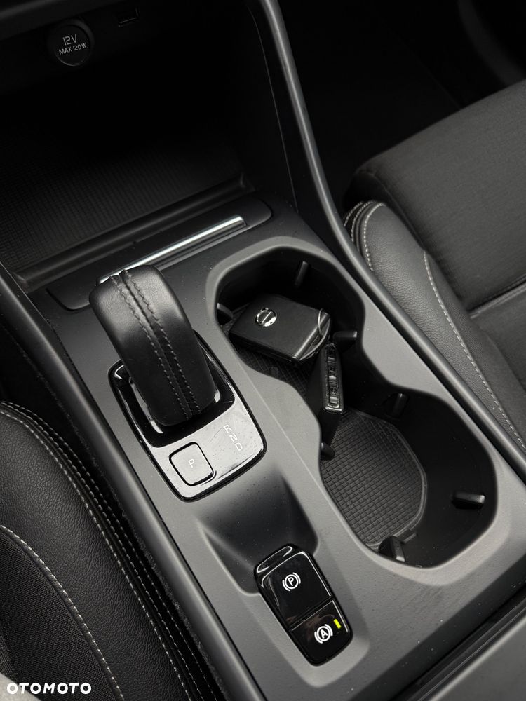 Volvo XC 40 D3 AWD Momentum Pro - 21