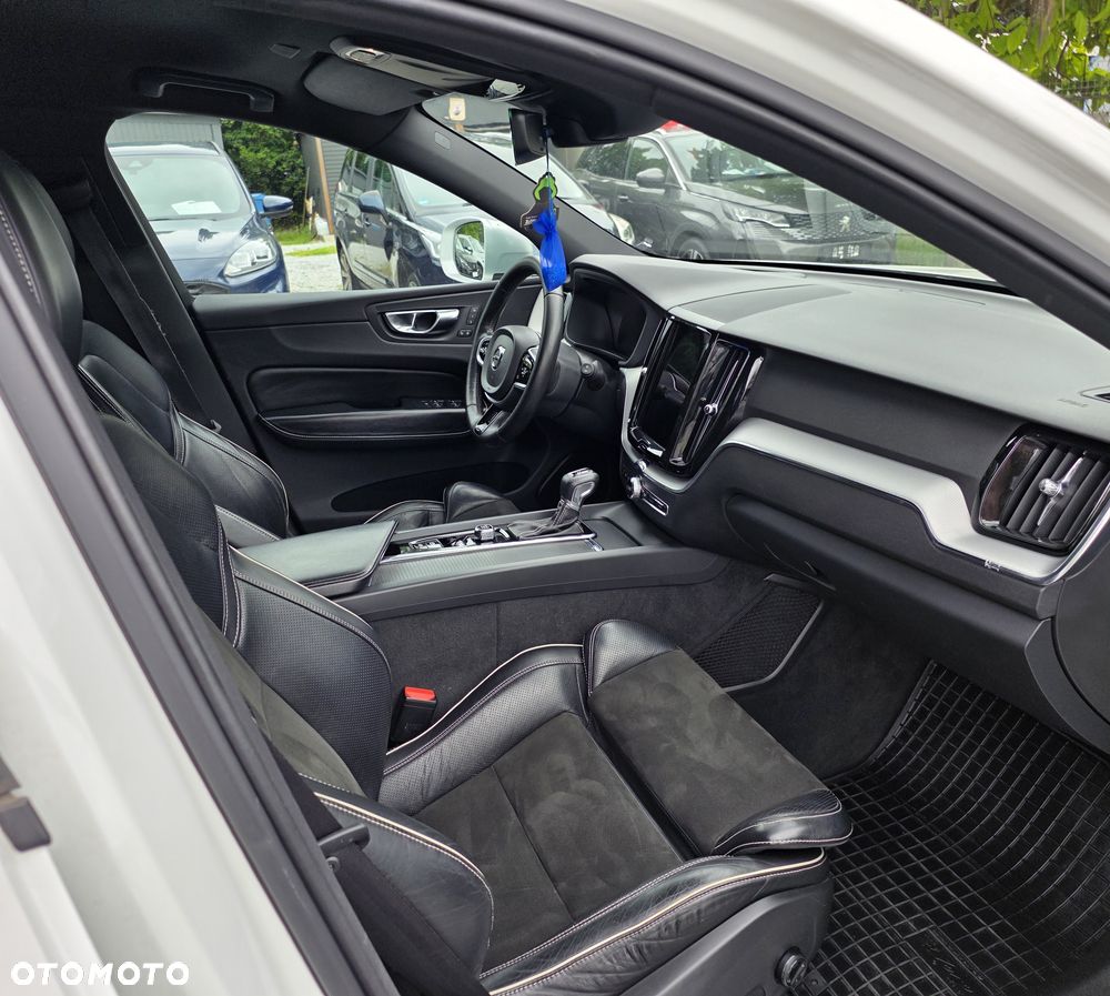 Volvo XC 60 D4 AWD Geartronic RDesign - 18